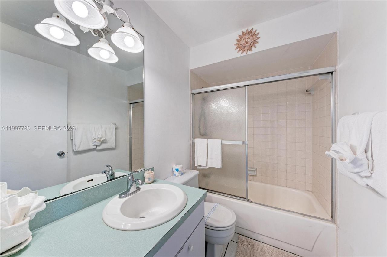 3400 6th Ave , Unit 6, Bradenton Beach, FL 34217 Photo