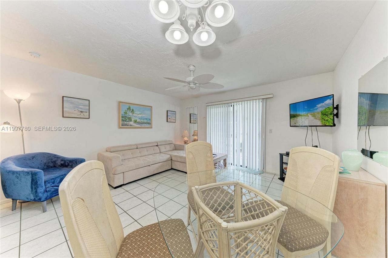 3400 6th Ave , Unit 6, Bradenton Beach, FL 34217 Photo