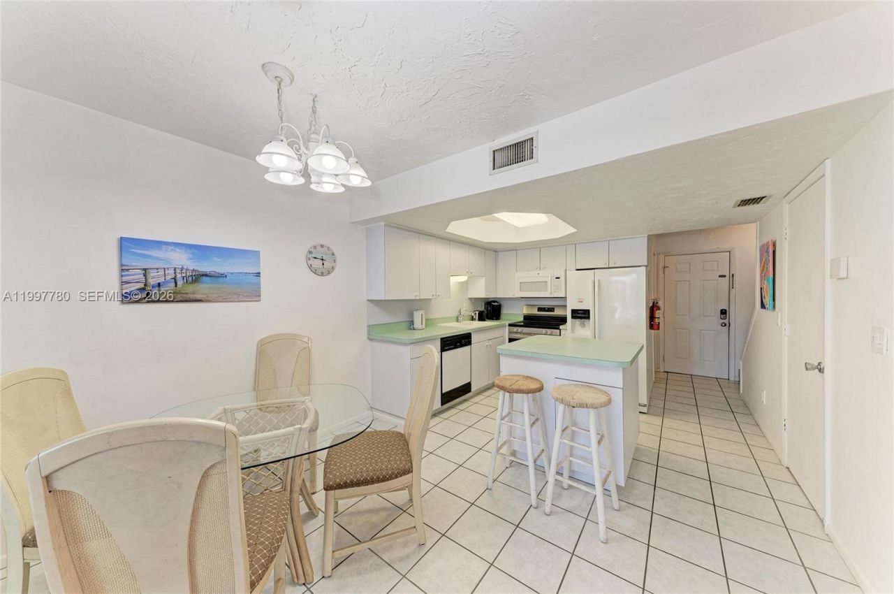 3400 6th Ave , Unit 6, Bradenton Beach, FL 34217 Photo