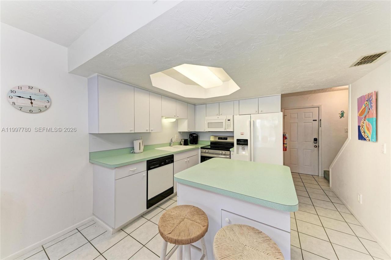 3400 6th Ave , Unit 6, Bradenton Beach, FL 34217 Photo