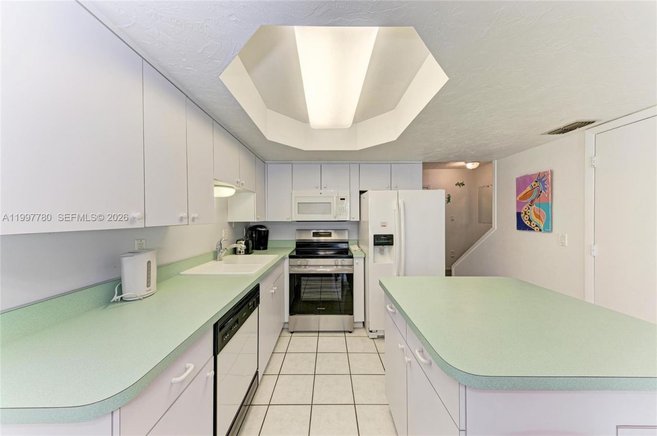 3400 6th Ave , Unit 6, Bradenton Beach, FL 34217 Photo