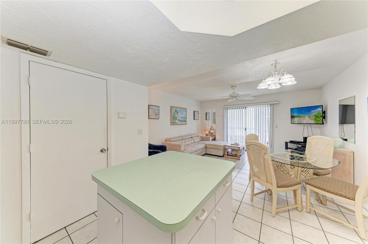 3400 6th Ave , Unit 6, Bradenton Beach, FL 34217 Photo