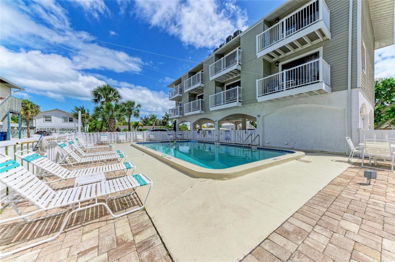 3400 6th Ave , Unit 6, Bradenton Beach, FL 34217 Photo