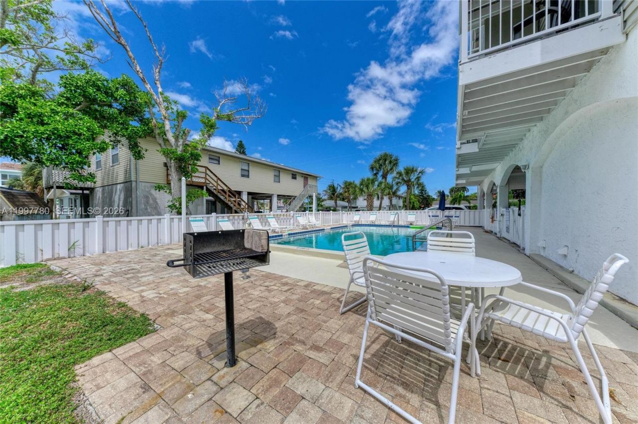 3400 6th Ave , Unit 6, Bradenton Beach, FL 34217 Photo