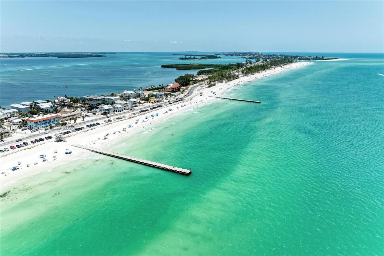 3400 6th Ave , Unit 6, Bradenton Beach, FL 34217 Photo