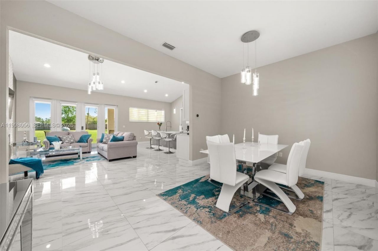 2009 Flower , Sebring, FL 33875 Photo