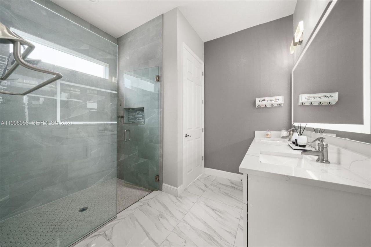 2009 Flower , Sebring, FL 33875 Photo