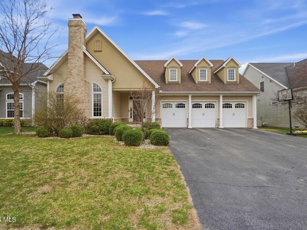 5908 Walnut Springs Boulevard, Sylvania, OH 43560