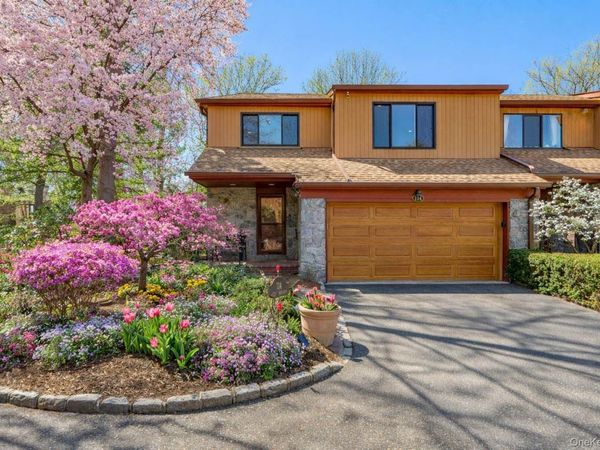 114 The Crescent , Roslyn Heights, NY 11577