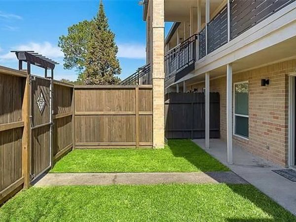 16311 Luzerne Drive, Unit L330D, Houston, TX 77070