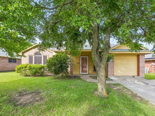 303 Vista Ridge Drive, Venus, TX 76084