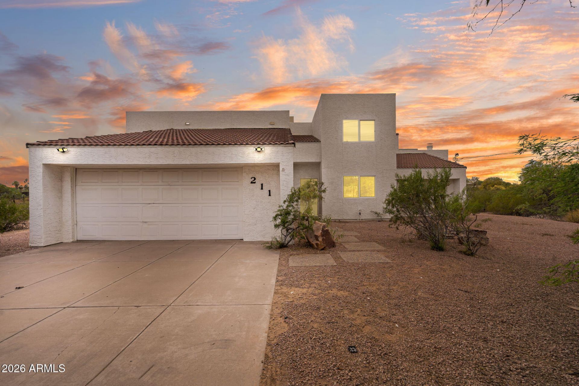 211 E Campo Desierto Road, Tempe, AZ 85288 Main Photo