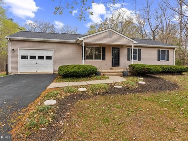 14172 ROGERS FORD ROAD, SUMERDUCK, VA 22742