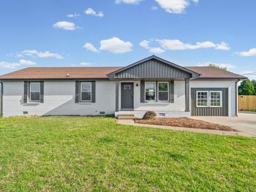 341 Cunningham Ln, Clarksville, TN 37042