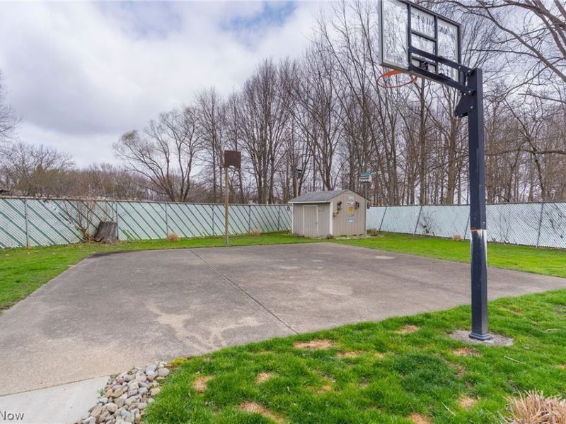 545 Meadowland Court, Hubbard, OH 44425 Photo 24