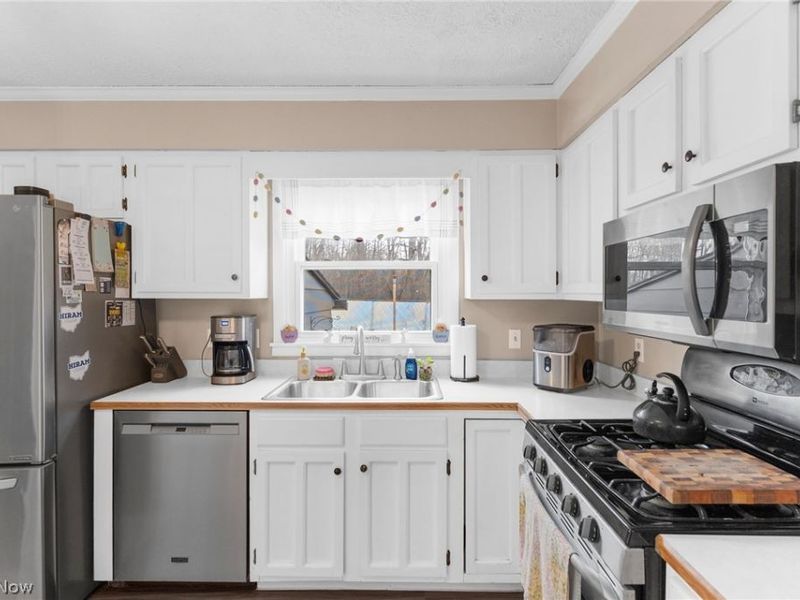 545 Meadowland Court, Hubbard, OH 44425 Photo 6