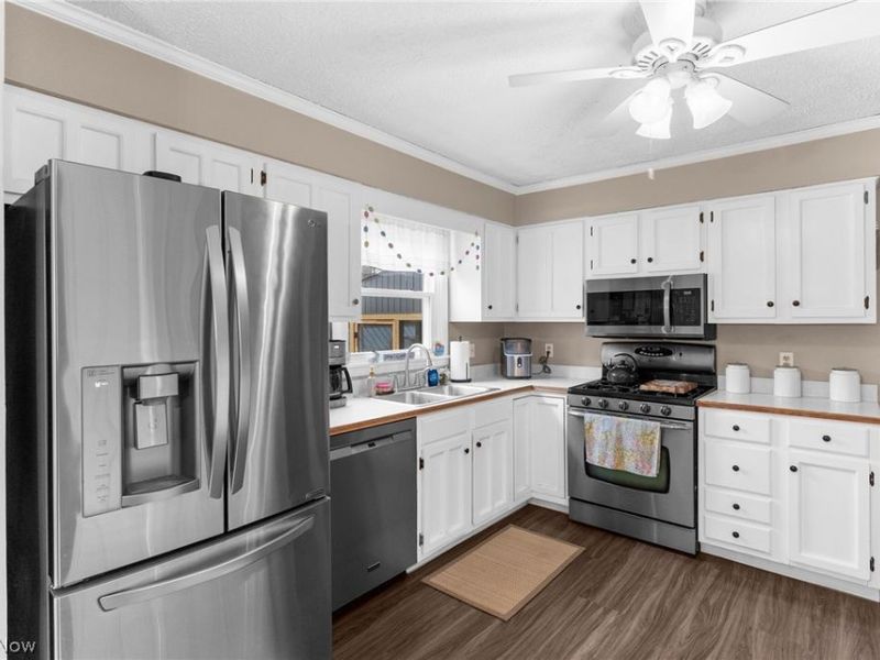 545 Meadowland Court, Hubbard, OH 44425 Photo 7