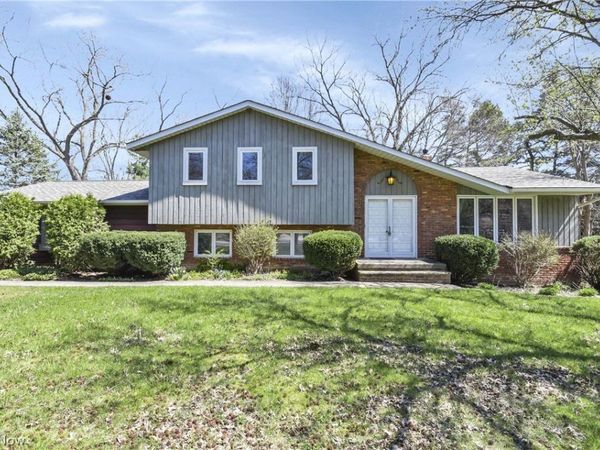 6555 Hunt Circle , Mayfield Village, OH 44143