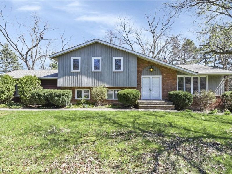 6555 Hunt Circle, Mayfield Village, OH 44143 Photo 1