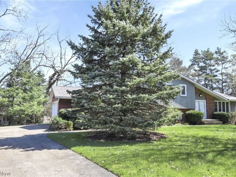 6555 Hunt Circle, Mayfield Village, OH 44143 Photo 3