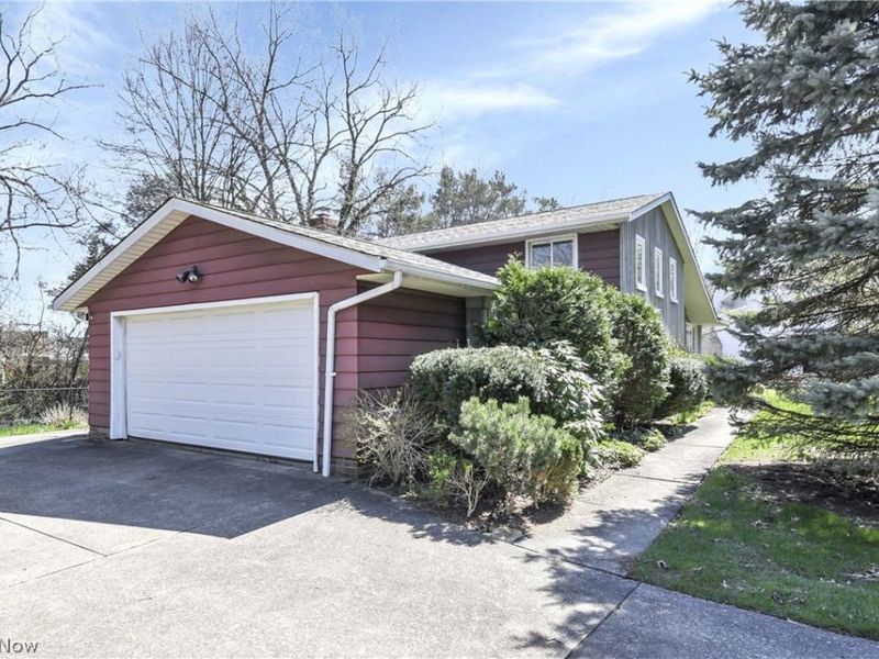 6555 Hunt Circle, Mayfield Village, OH 44143 Photo 4