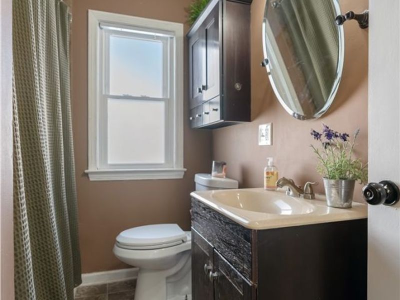 559 Essex Street, Akron, OH 44306 Photo 13