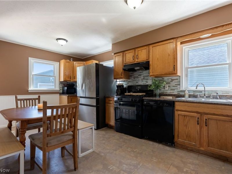 559 Essex Street, Akron, OH 44306 Photo 22