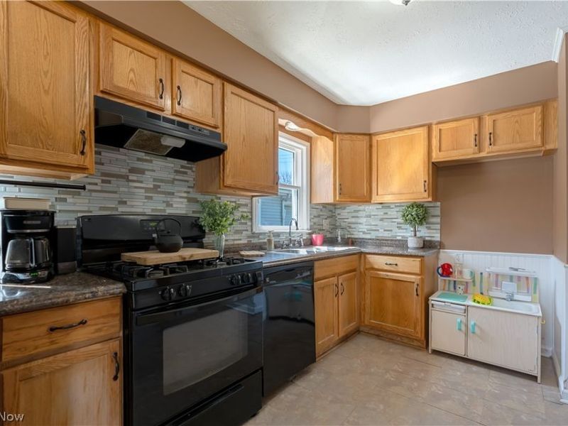 559 Essex Street, Akron, OH 44306 Photo 24