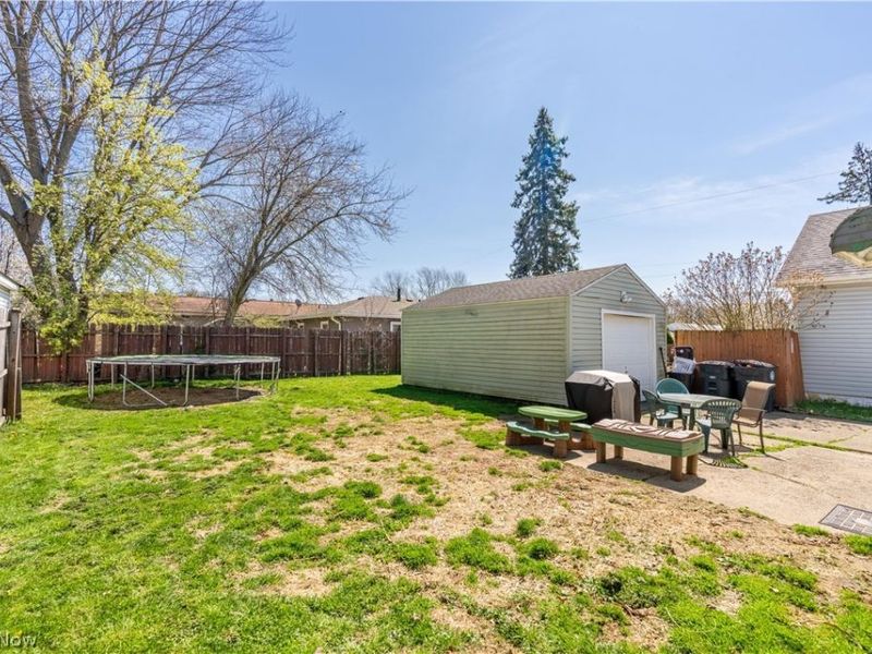 559 Essex Street, Akron, OH 44306 Photo 4