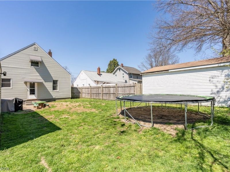 559 Essex Street, Akron, OH 44306 Photo 5