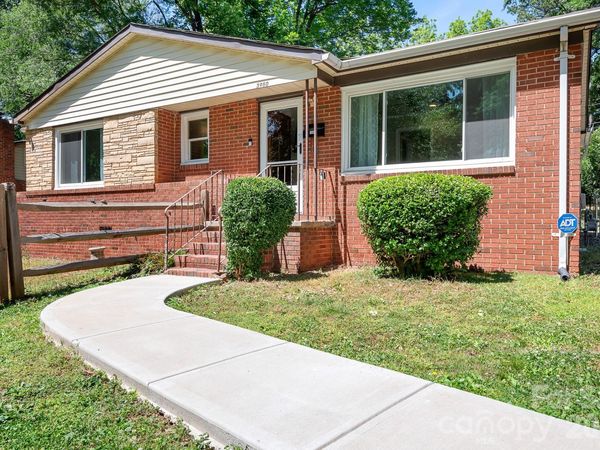 3960 Bristol Drive, Charlotte, NC 28208