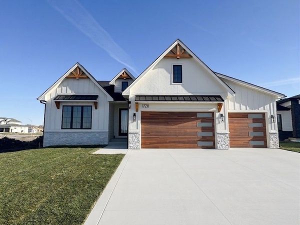 17211 Brookview Drive , Urbandale, IA 50323