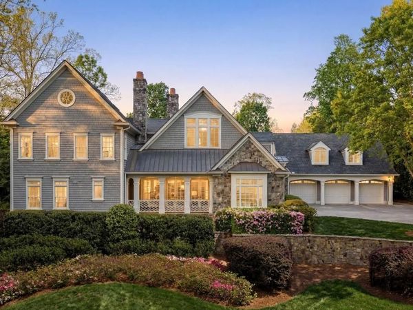 516 Tara Trail , Atlanta, GA 30327