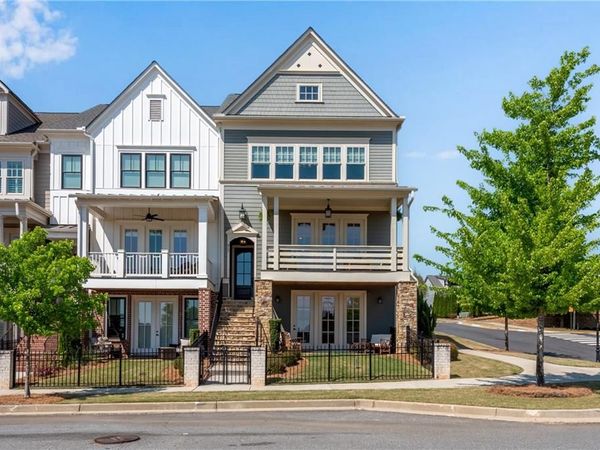 917 S On Main Drive, Woodstock, GA 30188