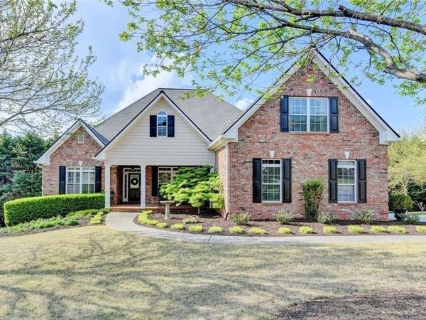 517 Sandy Cove Drive, Loganville, GA 30052