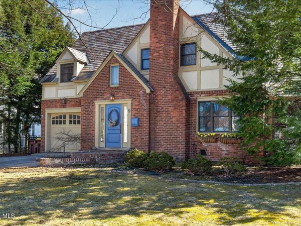 9 Luzerne Place, Queensbury, NY 12804