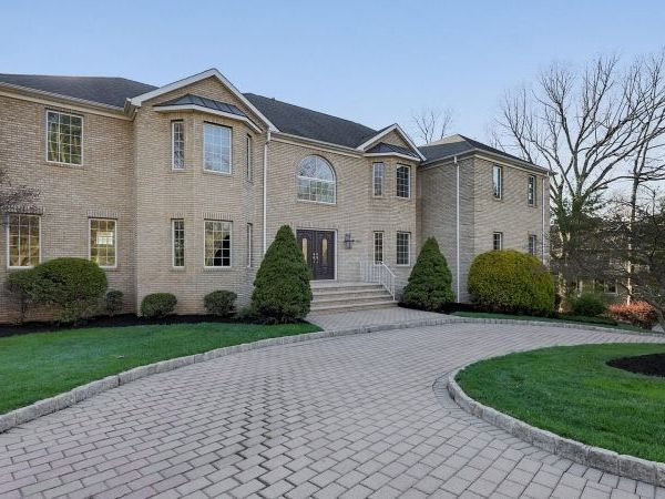 156 Washington Dr, Watchung, NJ 07069