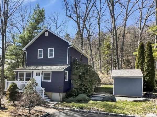 7 Shadowy Ln, West Milford, NJ 07480