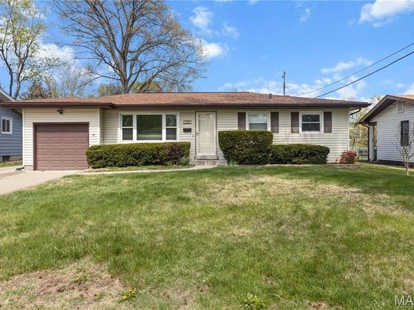 1295 Del Rey Drive , Florissant, MO 63031