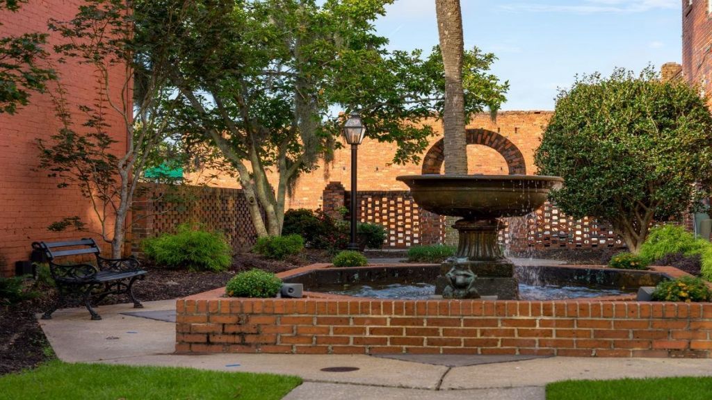 2211 Eloise Ln Photo 11