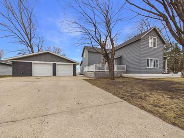 305 4th Street NE, Melrose, MN 56352