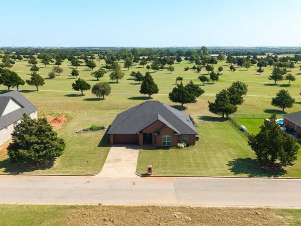 1920 Fairway Drive, Guthrie, OK 73044