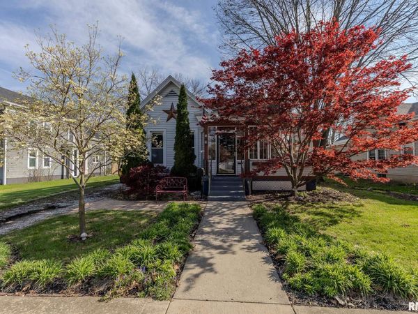 415 E MAIN Street, Carlinville, IL 62626