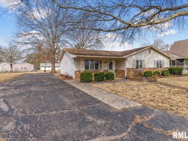 415 HENRIETTA Street, Divernon, IL 62530