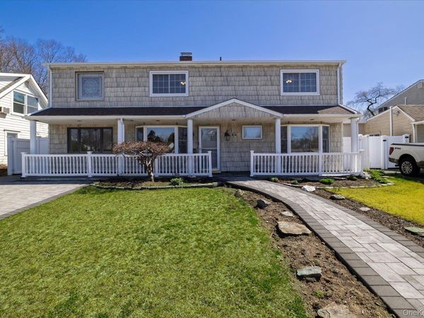 25 Cobalt Lane , Westbury, NY 11590