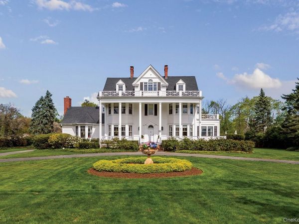 35 S Penataquit Avenue, Bay Shore, NY 11706