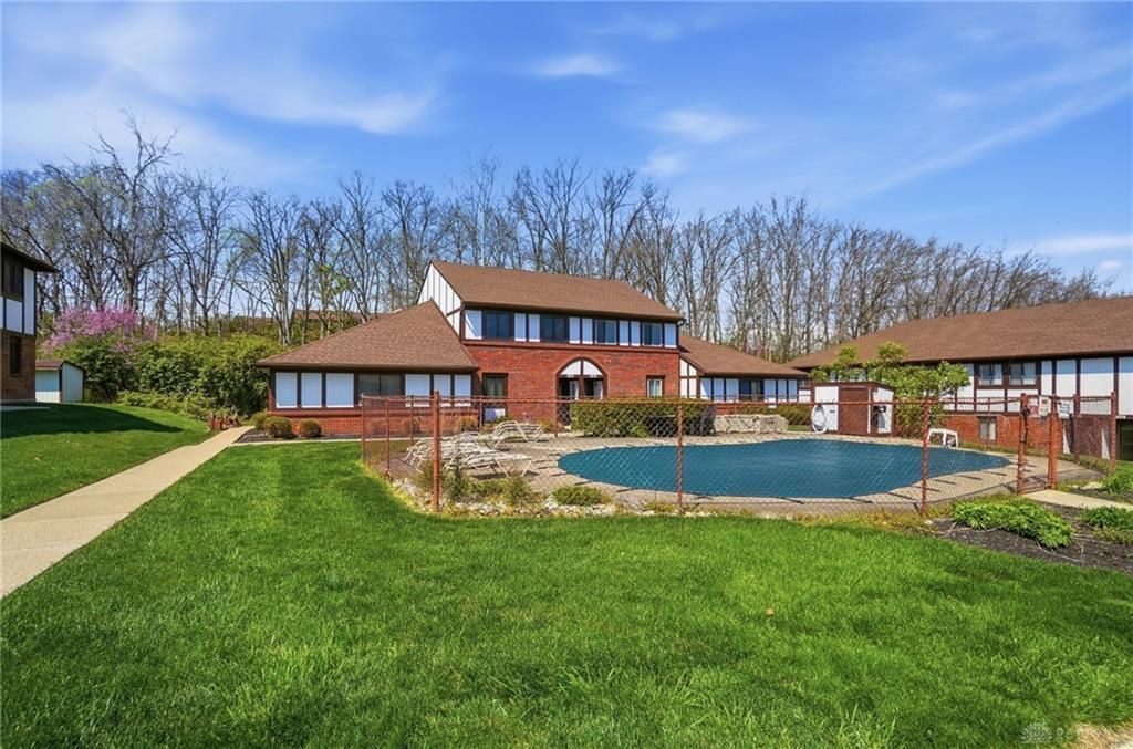 1823 Sheltering Tree Drive, West Carrollton, OH 45449 Main Photo