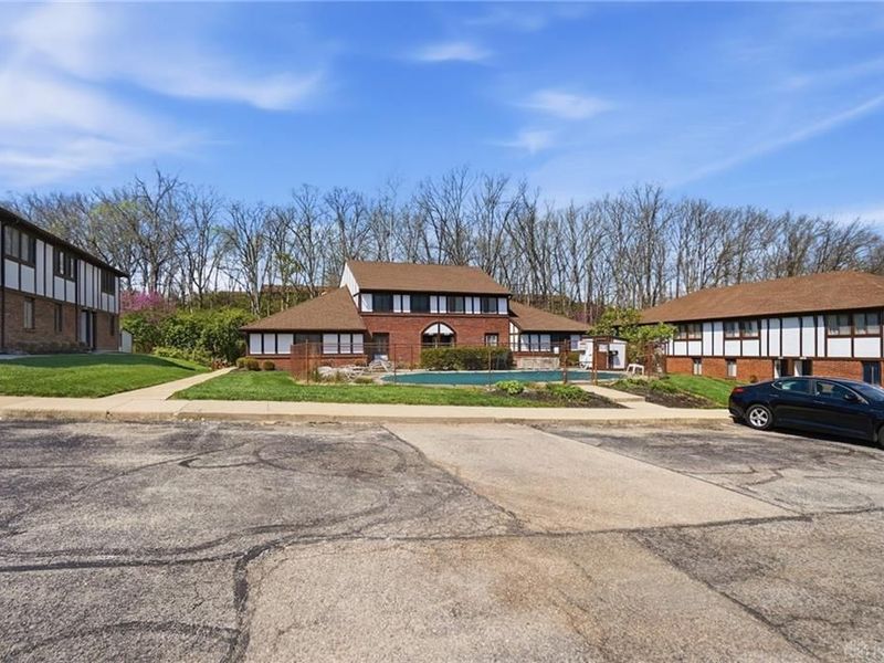 1823 Sheltering Tree Drive, West Carrollton, OH 45449 Photo 2