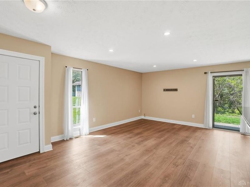 1823 Sheltering Tree Drive, West Carrollton, OH 45449 Photo 8