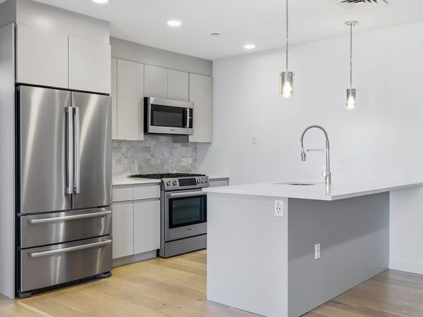 16 Boardman St, Unit 202, Boston, MA 02128